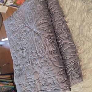 2/$15 Gray Quilted King Pillow Shams Set Of 2